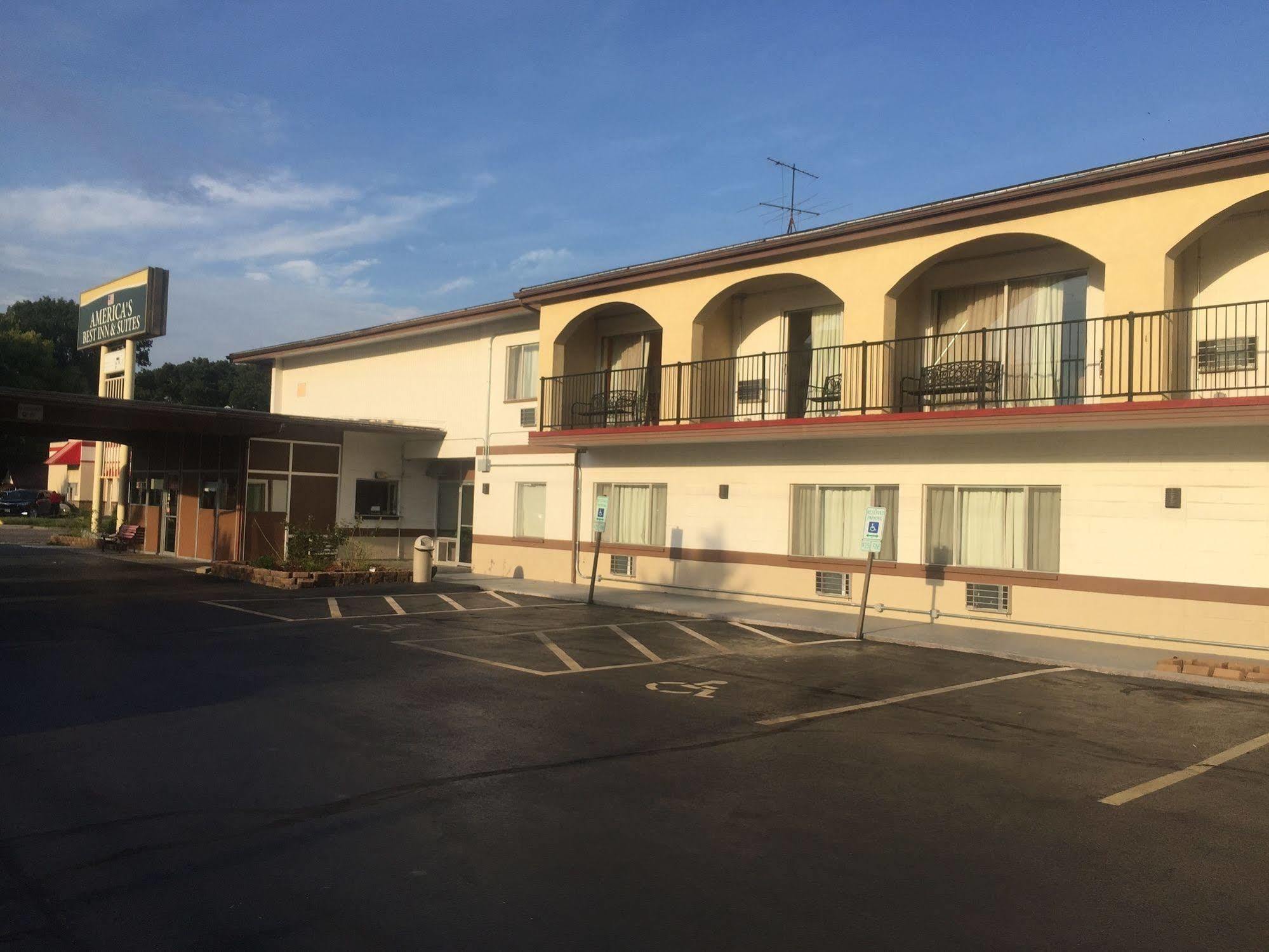 Americas Best Inn&Suites Urbana Exterior foto
